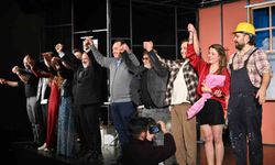 'Şiddetli geçimsizlik' dünya prömiyerini Manisa'da yaptı