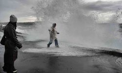 Şiddetli lodosa aldırış etmeden fotoğraf yarışına girdiler