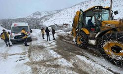 Siirt'te kar nedeniyle mahsur kalan hastalar hastaneye ulaştırıldı