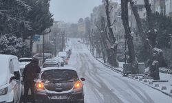 Silivri güne kar yağışı ile başladı