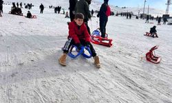 Sömestir tatilinde ailelerin adresi Elmadağ Kayak Merkezi oldu