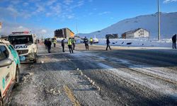 Taksiyle yolcu minibüsü çarpıştı: 16 yaralı