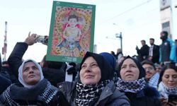 TÜRGEV, yılın ilk gününde Galata Köprüsü'nde Filistin için saf tuttu