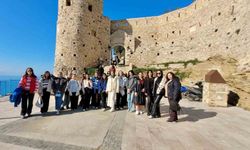 Üniversiteli öğrenciler Kuşadası'nda moral depoladı