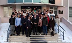 Vali Aydoğdu'dan gençlere mesaj: 'Gençler yüksek sesle değil, aynı hizadan konuşulmak istiyor'