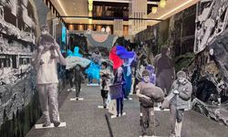 Yapay zeka ile canlandırılan aile hikayeleri 'Bütün Mutlu Aileler Birbirine Benzer' sergisinde ziyaretçilerle buluşuyor