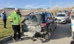 Yeni aldığı aracıyla kaza yaptı: 2 yaralı