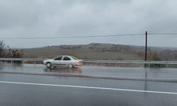 Yeni yapılan yolda yaşanan çökme kazalara daveti çıkarıyor