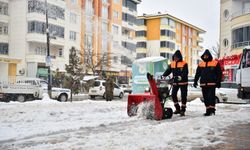 Yeşilyurt Belediyesi karla mücadele ekiplerinden kesintisiz hizmet
