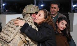 Yılbaşı nöbetinde aile sevinci: Güvenlik kulesinde duygu dolu anlar