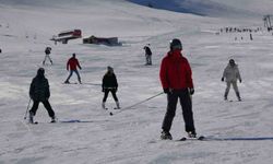 Yoğun kar yağışı Abalı Kayak Merkezi'ni yeniden hareketlendirdi