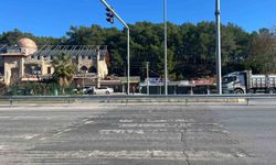 Yol ve kavşak düzenlemesinde 'müşteri kaybı' endişesi esnafı sokağa döktü