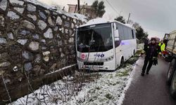 Yolcu midibüsü kazazede aileye çarptı: 1 ölü, 3 yaralı