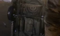 Yüksekova'da buzlanma nedeniyle köprüden düşen otomobildeki 4 kişi yaralandı