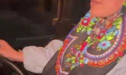 Zana Öğretmen kepçeyle okulunun bahçesini kendisi temizledi