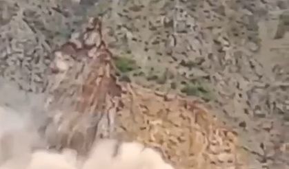 Gümüşhane-Tirebolu karayolunda heyelan yolu kapattı; o anlar kamerada