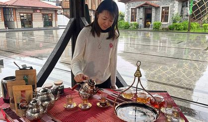 Japonya'nın İlk Türk Çayı Demleme Ustası'ndan Rize Çayı Sunumu