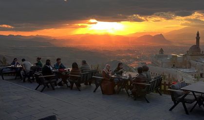 İshak Paşa Sarayı’nda eşsiz gün batımı manzarası