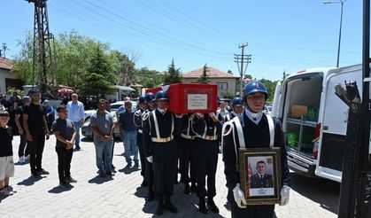 İstanbul'da kazada ölen astsubay, Kırıkkale'de son yolculuğuna uğurlandı