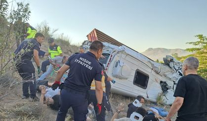 Niğde’de zincirleme kaza: 1’i ağır, 16 yaralı