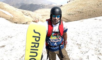 3 bin 200 rakımda kayak yapıp, gölde serinlediler