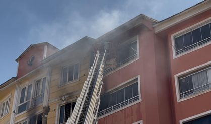 7 katlı binadaki yangında mahsur kalan 5 kiş itfaiye merdiveniyle kurtarıldı