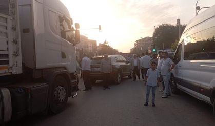 Bitlis'te freni boşalan TIR, 10 araca çarptı