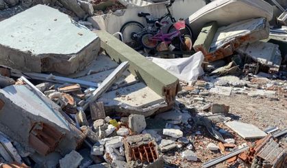 Depremde 130 kişinin öldüğü sitenin yıkılmasına ilişkin 19 kamu görevlisi hakkında dava