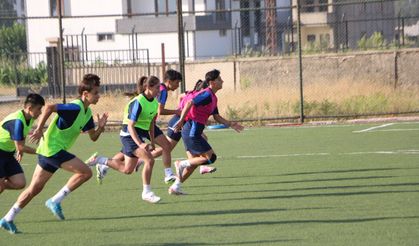 Fenerbahçe'den Yüksekova Kadın Futbol Takımı'na transfer / Ek fotoğraflar