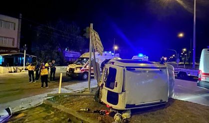 Hafif ticari araç ile ambulans çarpıştı; 5 yaralı