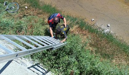 Kars'ta kanala düşen çocuk itfaiye tarafından kurtarıldı