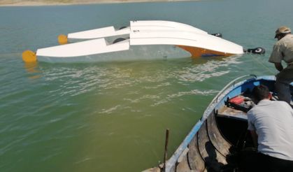 Kırıma uğrayan yangın söndürme uçağının kaldırılmasına çalışılıyor