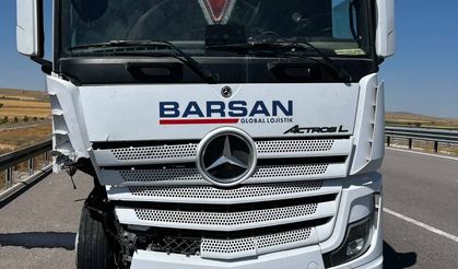 Niğde Otoyolu’nda kamyon ile otomobil çarpıştı; 1 ölü, 3 yaralı