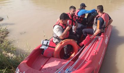 Siirt'te çaya giren 3 çocuktan 2'si kurtarıldı, 1'i kayıp