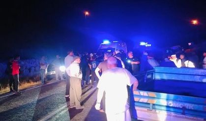 Siirt'te düğünden dönenleri taşıyan minibüs devrildi: 6’sı çocuk, 15 yaralı