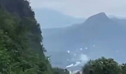 Artvin'de heyelan; Karadeniz Sahil Yolu tek yönlü ulaşıma kapandı