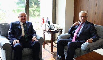 Bakan Güler, Pakistan Savunma Bakanı Asif ile bir araya geldi