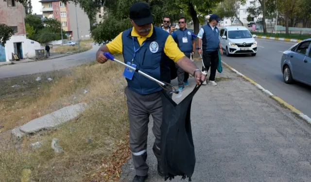 Kars'tan Edirne'ye Plastik Çöp Toplama Yürüyüşü Erzurum'da Sürüyor