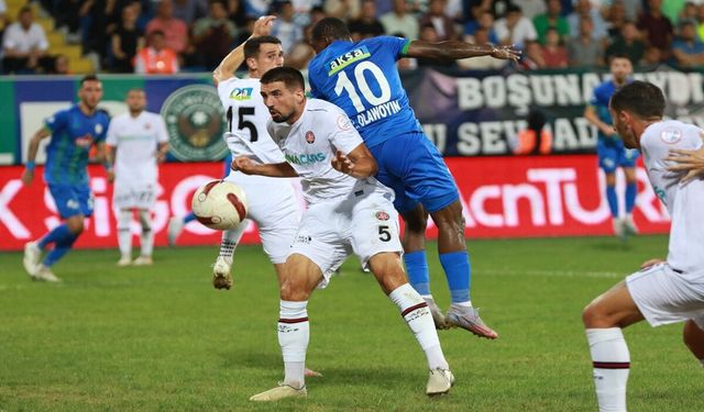 Rize'de İlk 45dk Çaykur Rizespor'un 1-0'lık Üstünlüğü İle Sonuçlandı