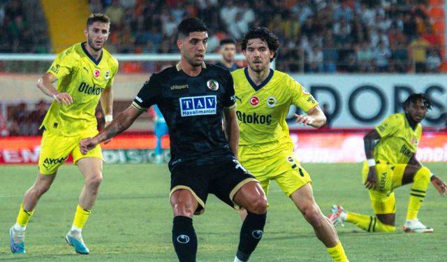 Trendyol Süper Lig: Corendon Alanyaspor: 0  - Fenerbahçe 0 (Maç devam ediyor)