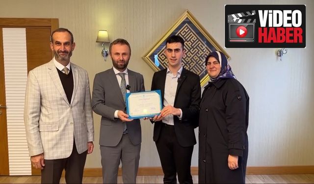 Türkiye’nin İlk Otizmli Resim İş Öğretmeni Diplomasını Aldı