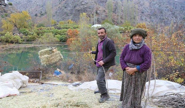 Artvin’de Köprü Baraj Suları Altında Kalınca Köylüler Ulaşımı Teleferikle Sağlıyor