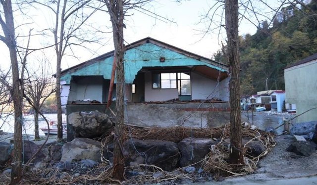 Artvin’de Dev Dalgaların Vurduğu Balıkçı Barınağında Hasar Tespitine Başlandı
