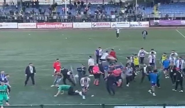 Hakem Hopaspor'un Golünü Verip Sonra İptal Edince Ortalık Karıştı