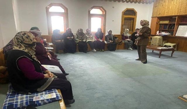 Konursulu Kadınlar 'Kadına Yönelik Şiddete Karşı Uluslararası Mücadele Günü' Hakkında Bilgilendirildi