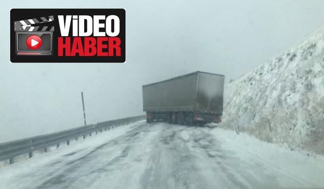 Sahara Geçidi'nde Ulaşıma Kar Engeli