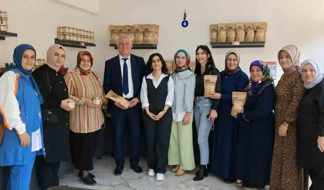 Artvin'de  Üniversite Mezunu Genç Kız Kendi Fındık Atölyesini Kurdu, Kendi Markasını Oluşturdu