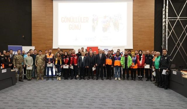 6 Şubat depremlerinde görev yapan gönüllülere "teşekkür" belgesi verildi
