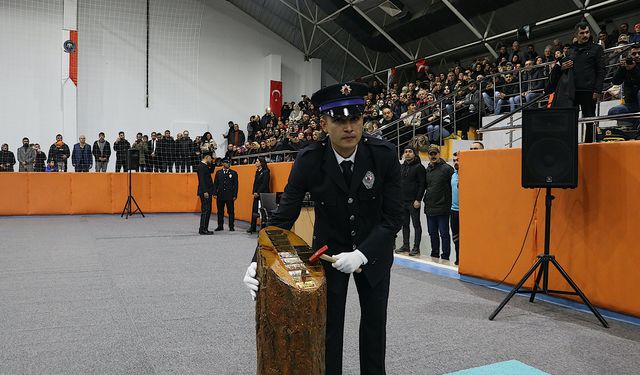 Bayburt POMEM'de eğitimlerini tamamlayan 461 öğrenci kep attı.