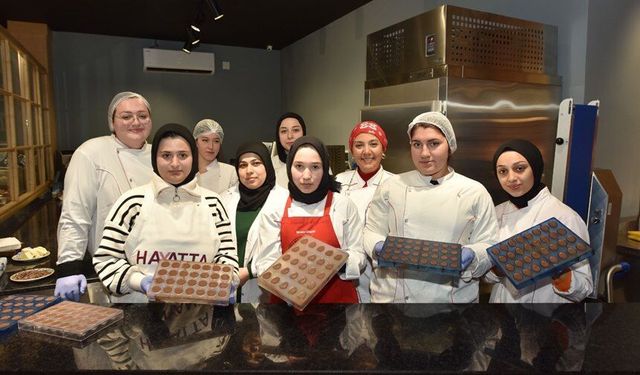 Trabzon'da Öğrenciler Çikolatanın Yapımını Öğreniyor